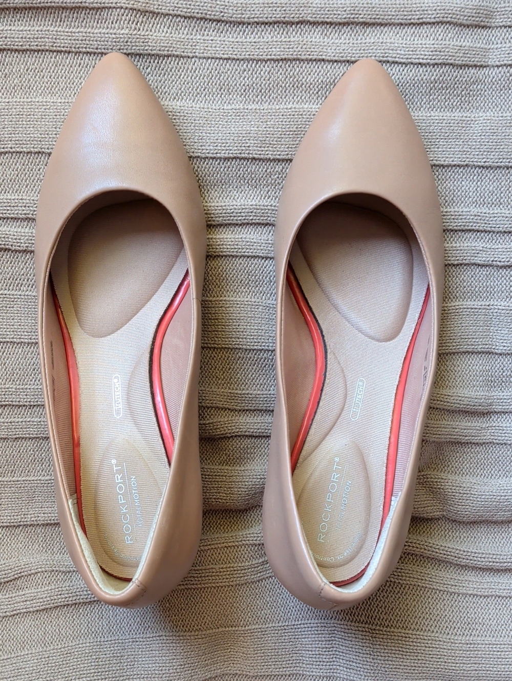 Rockport Women's Tan Leather Pointed-Toe Pumps